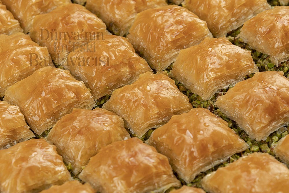 fistikli-ozel-kare-baklava-(1-kg)-kutuda-2