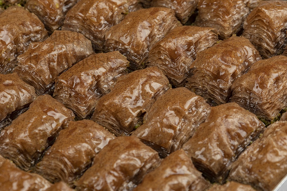 gulluoglu-steviali-uzum-cekirdegi-unlu-fistikli-ozel-baklava-(1-kg-tepside)-2