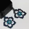 El Yapımı Mavi Beş Yapraklı Çiçek Motifli Küpe resmi