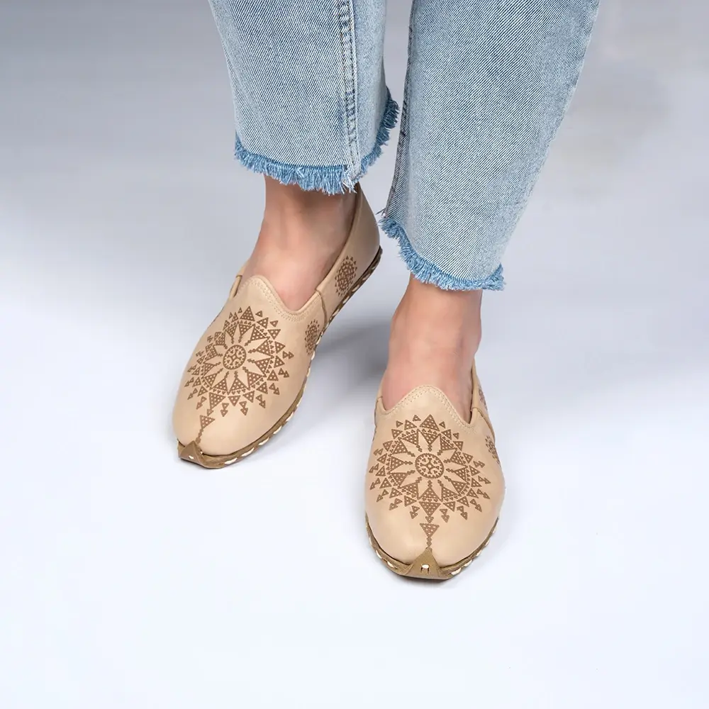 Lazerli Kadın Yemeni Bej