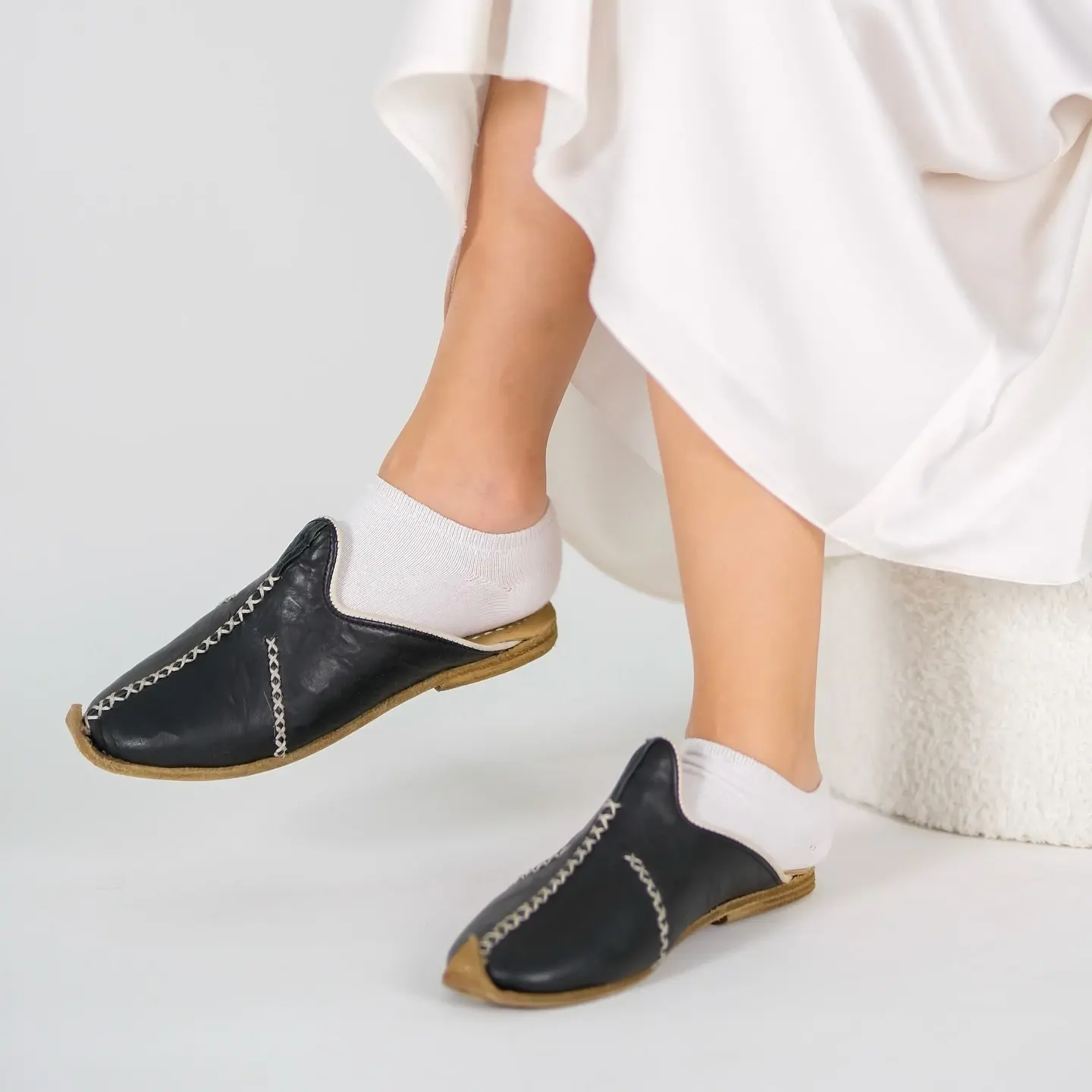 Saraçlı Burunlu Kadın Terlik Siyah