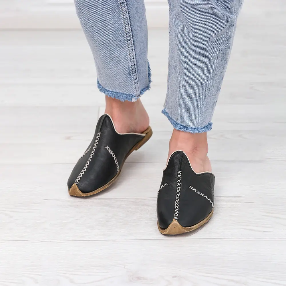 Saraçlı Burunlu Kadın Terlik Siyah