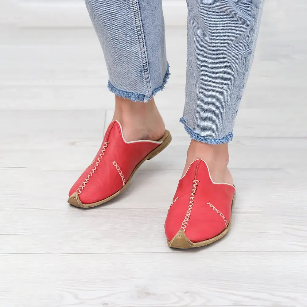 Saraçlı Burunlu Kadın Terlik Kırmızı