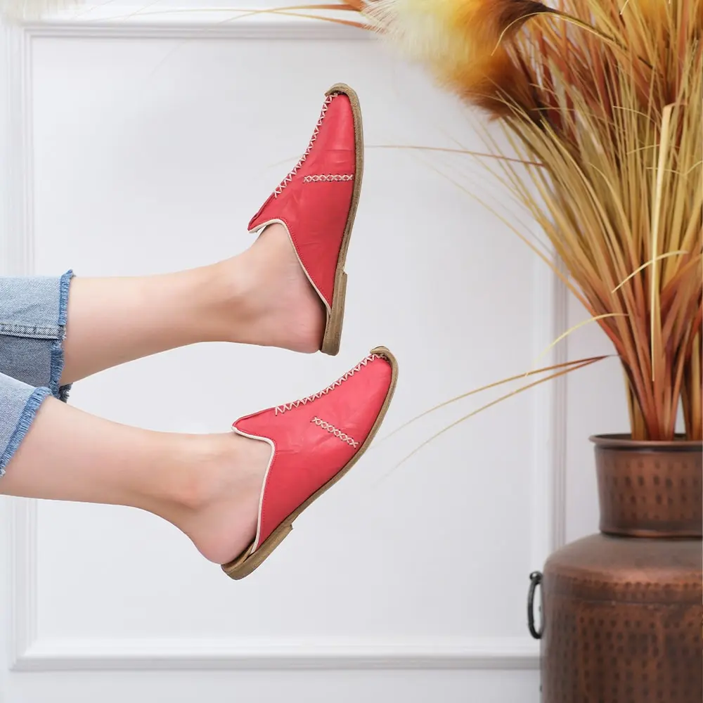 Saraçlı Burunlu Kadın Terlik Kırmızı