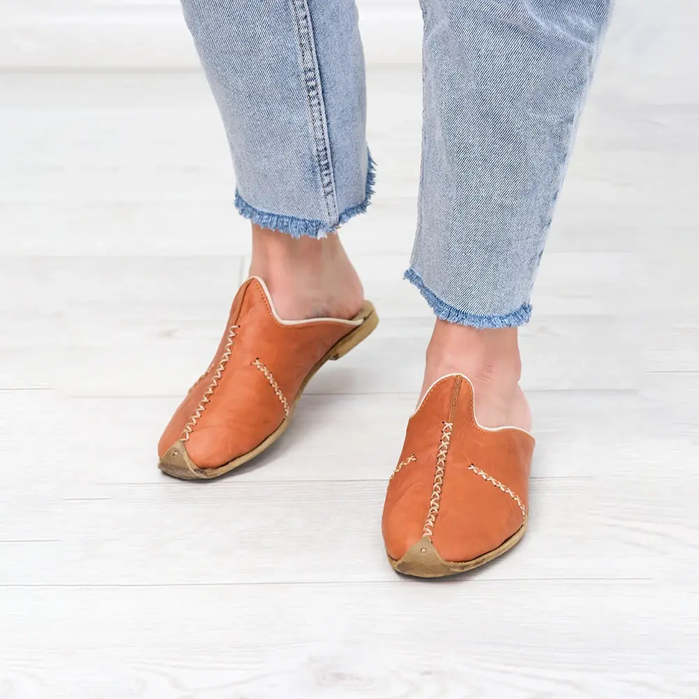 Saraçlı Burunlu Kadın Terlik Kahverengi