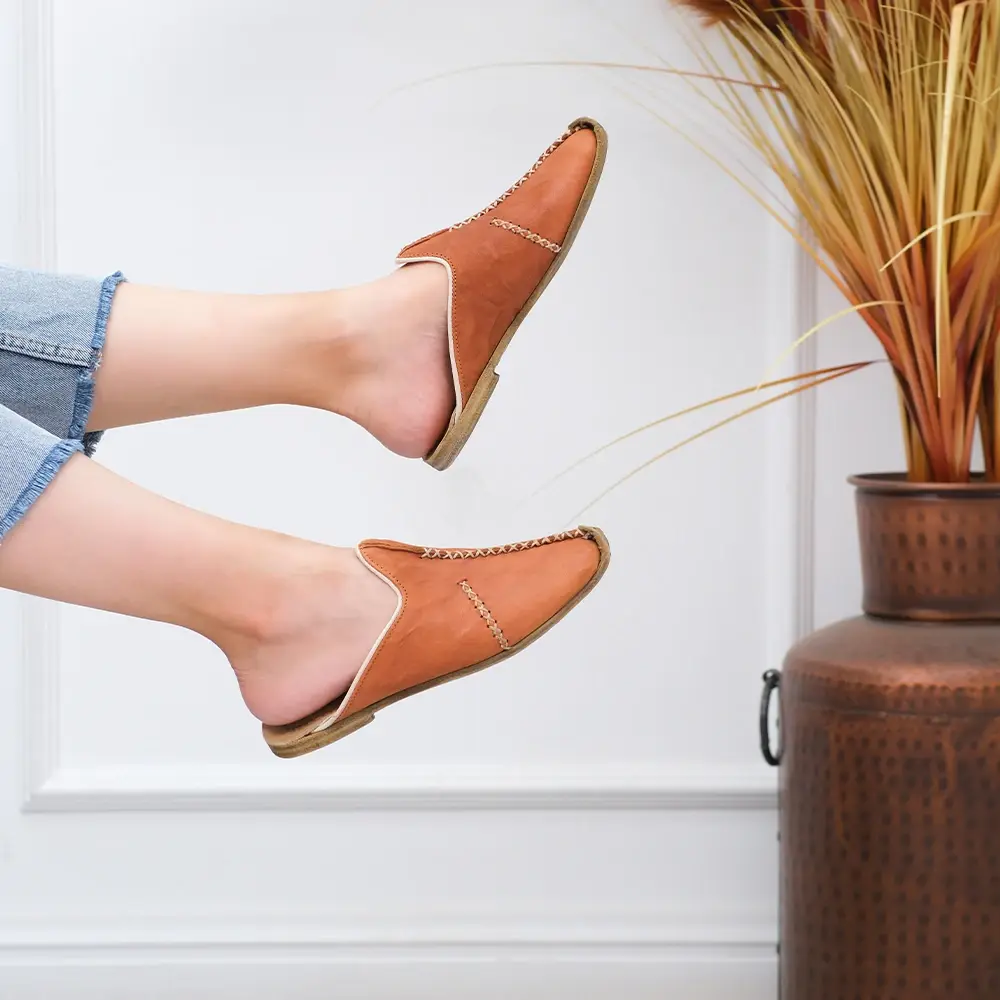 Saraçlı Burunlu Kadın Terlik Kahverengi