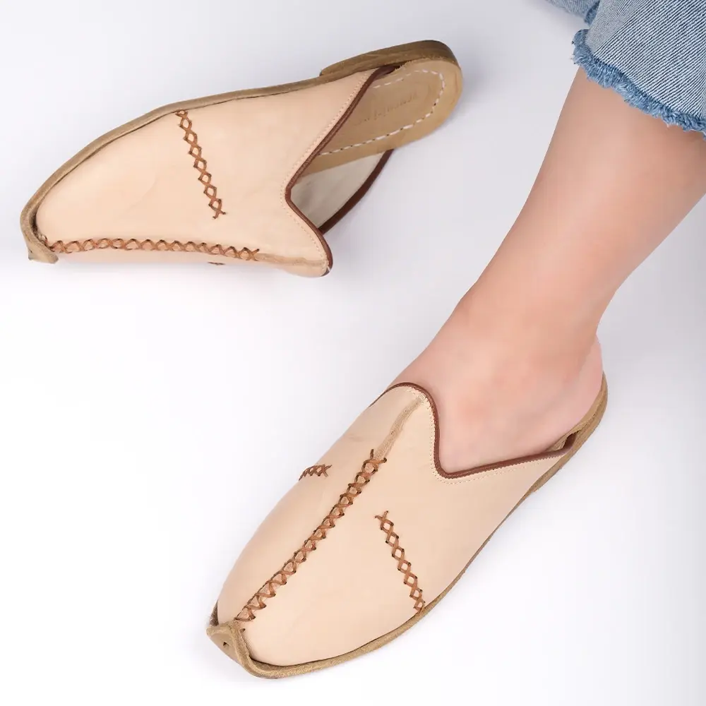 Saraçlı Burunlu Kadın Terlik Bej