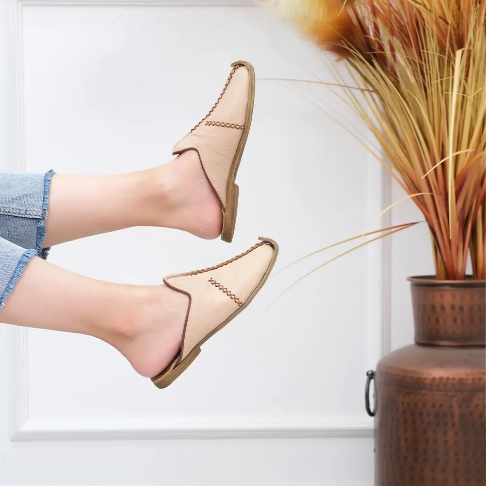 Saraçlı Burunlu Kadın Terlik Bej