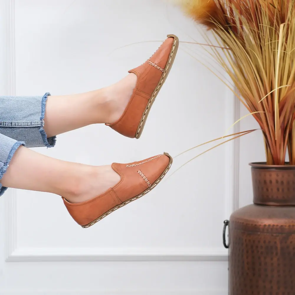 Saraçlı Burunlu Kadın Yemeni Kahverengi