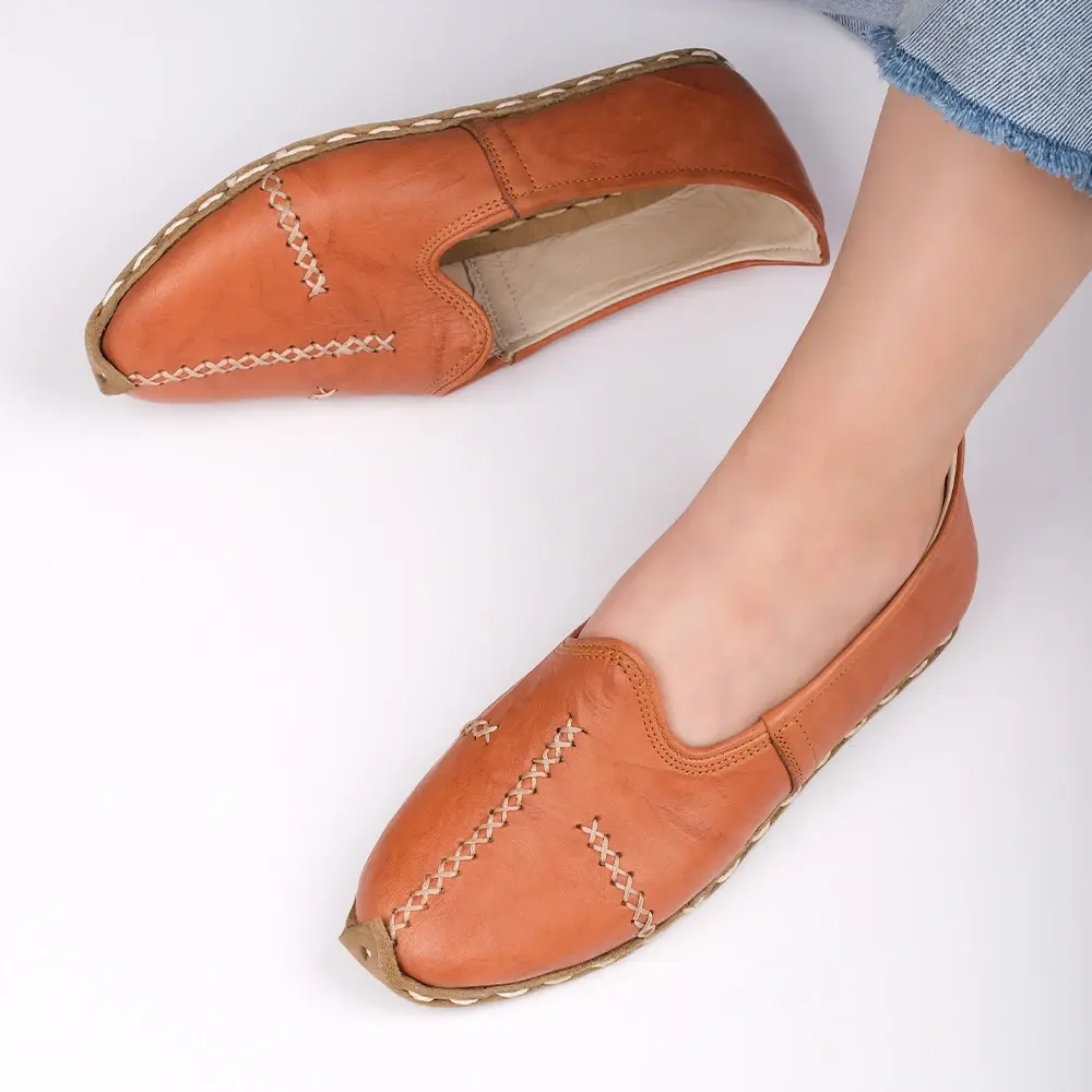 Saraçlı Burunlu Kadın Yemeni Kahverengi