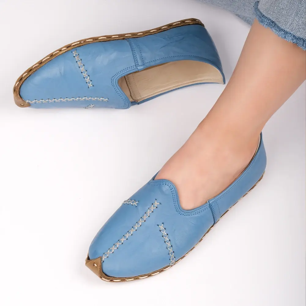 Saraçlı Burunlu Kadın Yemeni Mavi