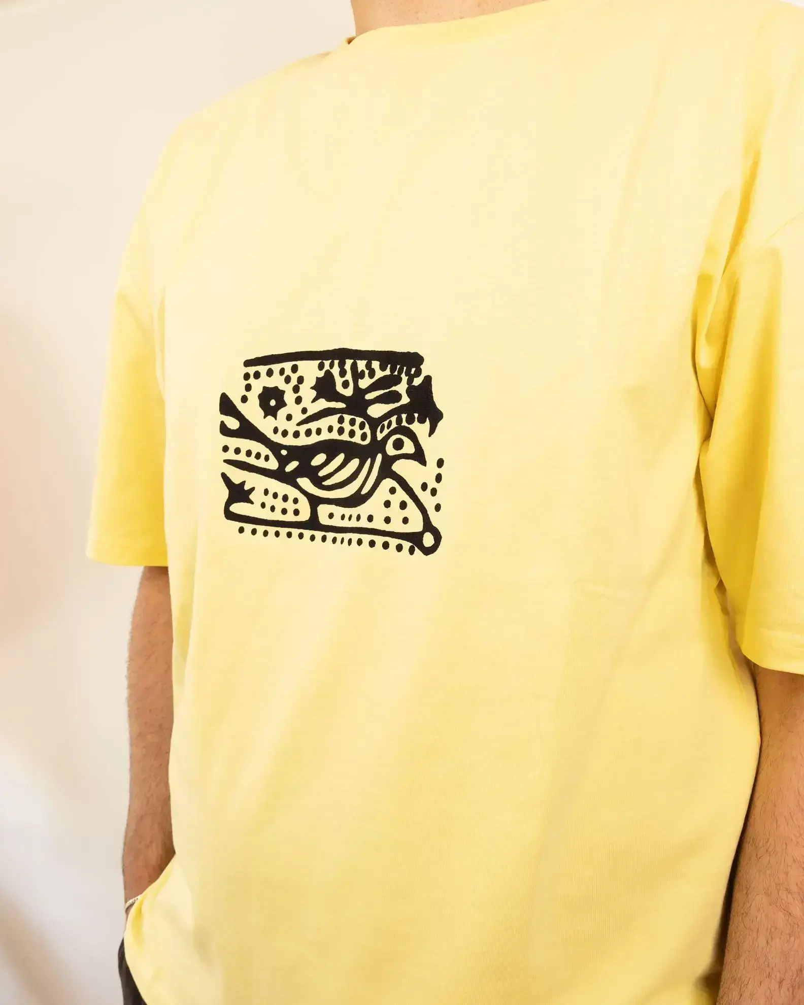 -keklik-desenli-oversize-tas-baski-tisort-(sari)-–-%100-ege-pamugu-1