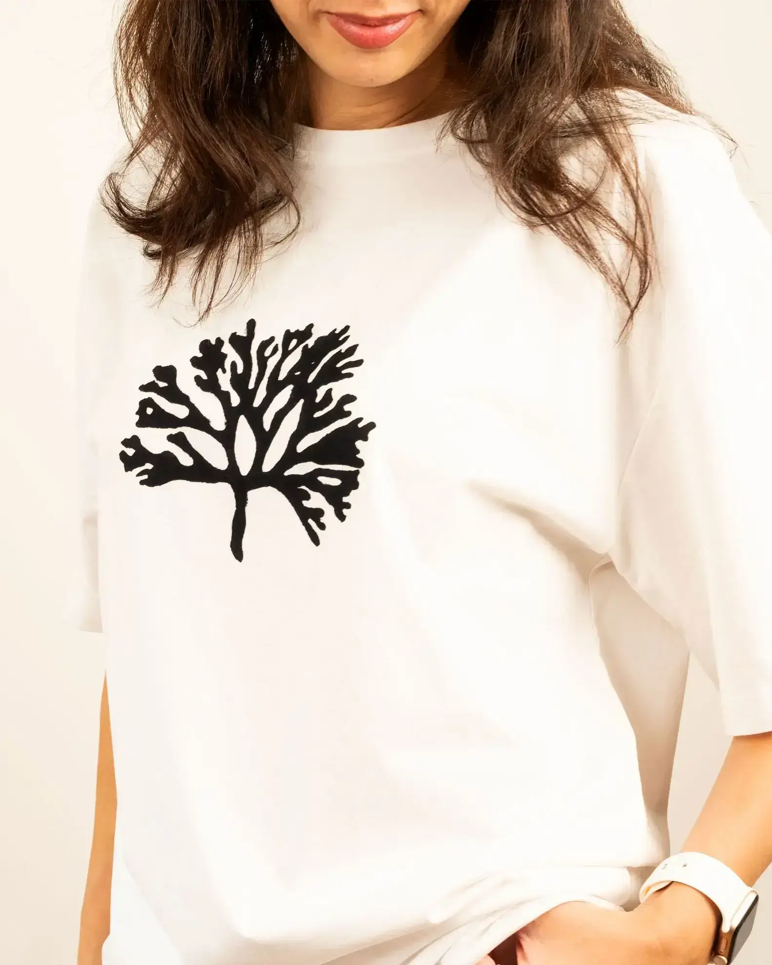 hayat-agaci-desenli-oversize-tas-baski-tisort-–-%100-ege-pamugu--1